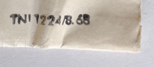 Detailaufnahme des Aufdrucks auf der Innenhülle: „TNI 1224/8.68“